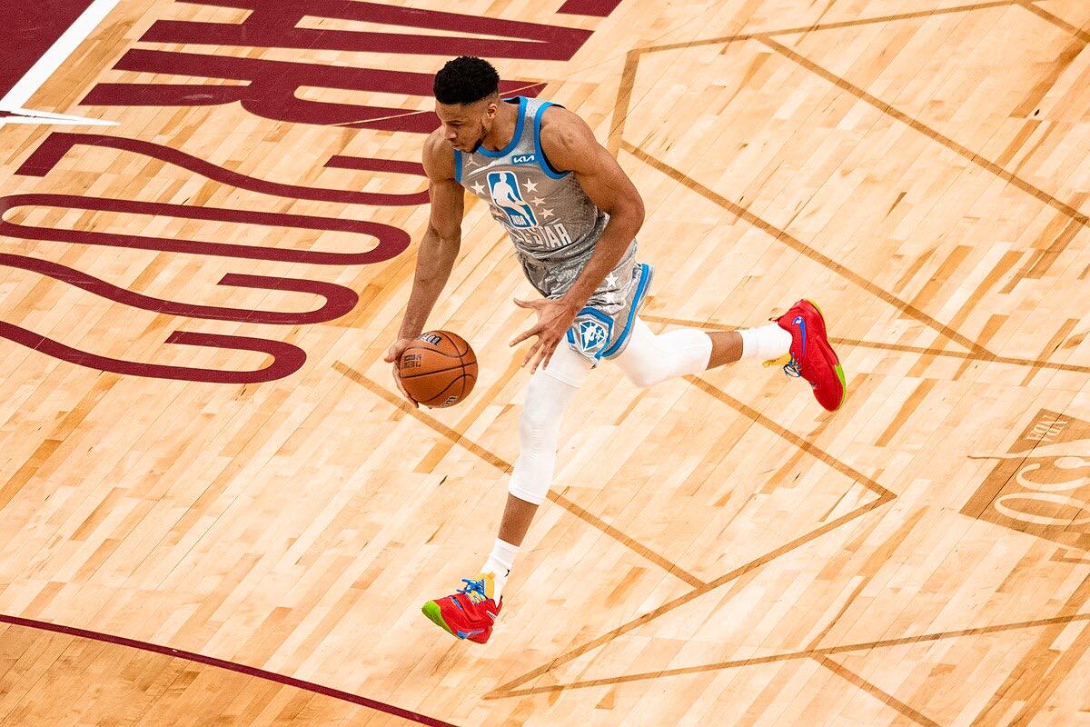 字母哥vs勒布朗vs奥尼尔：NBA三大身体怪物的历史对比解析